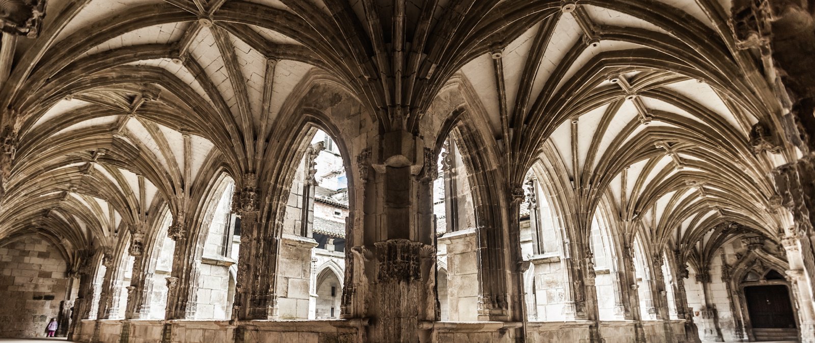 Đặc điểm của kiến trúc Gothic